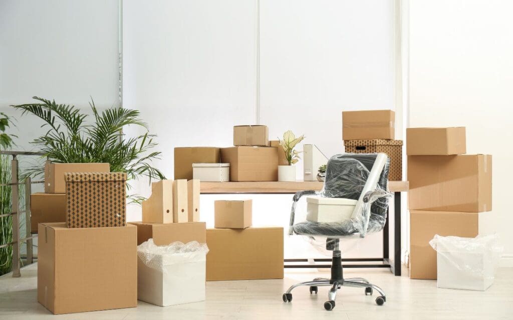 The Complete Guide to Finding a Bay Area Long-Distance Moving Company 3 Bay Area long-distance moving company complete guide finding long distance bay area moving company1 boxes packed up in office space